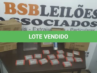 LOTE 065 - 01 LOTE COM GRANDE QUANTIDADE DE LÂMPADAS FLUORESCENTES 26W, PIRES DE LOUÇA E CLIPS DE PAPEL. (NO ESTADO) ATENÇÃO! FAZER A VISITAÇÃO ANTES DE ARREMATAR, NÃO SABEMOS SE FUNCIONA. LEILÃO NÃO TEM GARANTIA E NEM DEVOLUÇÃO, SUJEITO A POSSÍVEIS AVARIAS VISÍVEIS/OCULTAS E/OU AUSÊNCIA DE COMPONENTES.