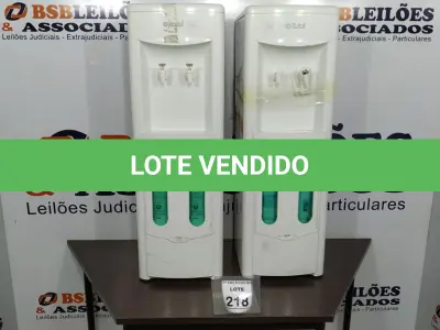 LOTE 218 - 02 BEBEDOUROS PARA GARRAFÃO. (NO ESTADO) ATENÇÃO! FAZER A VISITAÇÃO ANTES DE ARREMATAR, NÃO SABEMOS SE FUNCIONA. LEILÃO NÃO TEM GARANTIA E NEM DEVOLUÇÃO, SUJEITO A POSSÍVEIS AVARIAS VISÍVEIS/OCULTAS E/OU AUSÊNCIA DE COMPONENTES.