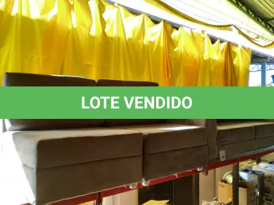 LOTE 247 - 01 SOFÁ 03 LUGARES E 02 POLTRONAS NA COR CINZA CLARO CAMURÇA. (NO ESTADO) ATENÇÃO! FAZER A VISITAÇÃO ANTES DE ARREMATAR, NÃO SABEMOS SE FUNCIONA. LEILÃO NÃO TEM GARANTIA E NEM DEVOLUÇÃO, SUJEITO A POSSÍVEIS AVARIAS VISÍVEIS/OCULTAS E/OU AUSÊNCIA DE COMPONENTES.
