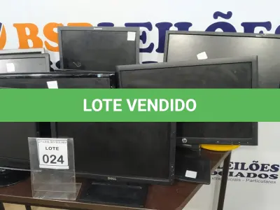 LOTE 024 - 09 MONITORES DE MARCAS E MODELOS DIVERSOS. (NO ESTADO) ATENÇÃO! FAZER A VISITAÇÃO ANTES DE ARREMATAR, NÃO SABEMOS SE FUNCIONA. LEILÃO NÃO TEM GARANTIA E NEM DEVOLUÇÃO, SUJEITO A POSSÍVEIS AVARIAS VISÍVEIS/OCULTAS E/OU AUSÊNCIA DE COMPONENTES.