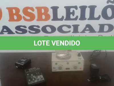LOTE 133 - 01 AGITADOR MAGNÉTICO E 01 MESA DE SOM DE 4 CANAIS. (NO ESTADO) ATENÇÃO! FAZER A VISITAÇÃO ANTES DE ARREMATAR, NÃO SABEMOS SE FUNCIONA. LEILÃO NÃO TEM GARANTIA E NEM DEVOLUÇÃO, SUJEITO A POSSÍVEIS AVARIAS VISÍVEIS/OCULTAS E/OU AUSÊNCIA DE COMPONENTES.