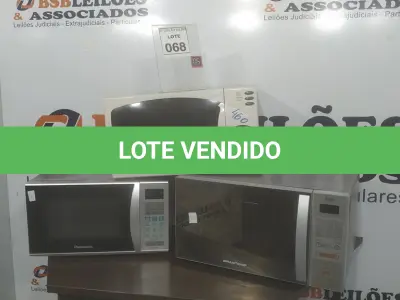 LOTE 068 - 03 MICRO-ONDAS DE MARCAS E MODELOS DIVERSOS. (NO ESTADO) ATENÇÃO! FAZER A VISITAÇÃO ANTES DE ARREMATAR, NÃO SABEMOS SE FUNCIONA. LEILÃO NÃO TEM GARANTIA E NEM DEVOLUÇÃO, SUJEITO A POSSÍVEIS AVARIAS VISÍVEIS/OCULTAS E/OU AUSÊNCIA DE COMPONENTES.