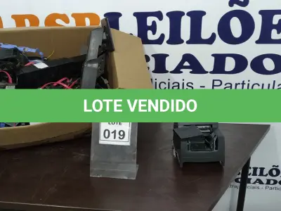 LOTE 019 - 01 LOTE COM DIVERSOS SUPORTES PARA MONITORES CABOS E PERIFÉRICOS DIVERSOS. (NO ESTADO) ATENÇÃO! FAZER A VISITAÇÃO ANTES DE ARREMATAR, NÃO SABEMOS SE FUNCIONA. LEILÃO NÃO TEM GARANTIA E NEM DEVOLUÇÃO, SUJEITO A POSSÍVEIS AVARIAS VISÍVEIS/OCULTAS E/OU AUSÊNCIA DE COMPONENTES.