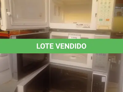 LOTE 107 - 03 MICRO-ONDAS DE MARCAS E MODELOS DIVERSOS. (NO ESTADO) ATENÇÃO! FAZER A VISITAÇÃO ANTES DE ARREMATAR, NÃO SABEMOS SE FUNCIONA. LEILÃO NÃO TEM GARANTIA E NEM DEVOLUÇÃO, SUJEITO A POSSÍVEIS AVARIAS VISÍVEIS/OCULTAS E/OU AUSÊNCIA DE COMPONENTES.