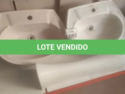 LOTE 085 - 02 PIAS DE BANHEIRO SENDO 01 COM COLUNA. (NO ESTADO) ATENÇÃO! FAZER A VISITAÇÃO ANTES DE ARREMATAR, NÃO SABEMOS SE FUNCIONA. LEILÃO NÃO TEM GARANTIA E NEM DEVOLUÇÃO, SUJEITO A POSSÍVEIS AVARIAS VISÍVEIS/OCULTAS E/OU AUSÊNCIA DE COMPONENTES.