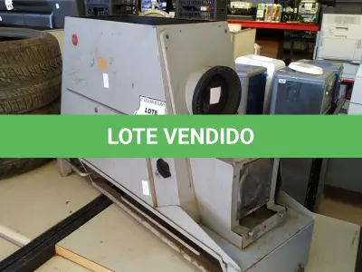LOTE 220 - 01 PROJETOR DE MICROFILME ANTIGO ARCA LEITZ WETZLAR. (NO ESTADO) ATENÇÃO! FAZER A VISITAÇÃO ANTES DE ARREMATAR, NÃO SABEMOS SE FUNCIONA. LEILÃO NÃO TEM GARANTIA E NEM DEVOLUÇÃO, SUJEITO A POSSÍVEIS AVARIAS VISÍVEIS/OCULTAS E/OU AUSÊNCIA DE COMPONENTES.