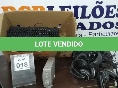 LOTE 018 - 01 LOTE COM GRANDE QUANTIDADE DE HEADPHONES E TECLADOS MARCAS E MODELOS DIVERSOS. (NO ESTADO) ATENÇÃO! FAZER A VISITAÇÃO ANTES DE ARREMATAR, NÃO SABEMOS SE FUNCIONA. LEILÃO NÃO TEM GARANTIA E NEM DEVOLUÇÃO, SUJEITO A POSSÍVEIS AVARIAS VISÍVEIS/OCULTAS E/OU AUSÊNCIA DE COMPONENTES.