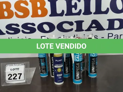 LOTE 227 - 01 LOTE COM VÁRIAS BISNAGAS DE SILICONE E SELANTES DE MARCAS E MODELOS DIVERSOS. (NO ESTADO) ATENÇÃO! FAZER A VISITAÇÃO ANTES DE ARREMATAR, NÃO SABEMOS SE FUNCIONA. LEILÃO NÃO TEM GARANTIA E NEM DEVOLUÇÃO, SUJEITO A POSSÍVEIS AVARIAS VISÍVEIS/OCULTAS E/OU AUSÊNCIA DE COMPONENTES.
