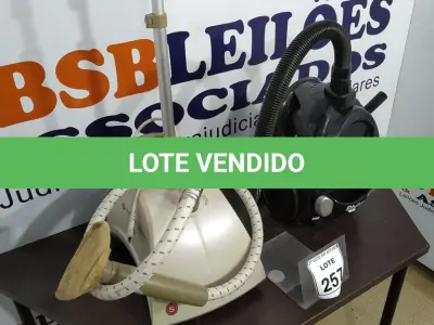 LOTE 257 - 01 ASPIRADOR DE PÓ MARCA PHILCO E 01 VAPORIZADOR DE ROUPAS. (NO ESTADO) ATENÇÃO! FAZER A VISITAÇÃO ANTES DE ARREMATAR, NÃO SABEMOS SE FUNCIONA, LEILÃO NÃO TEM GARANTIA E NEM DEVOLUÇÃO, SUJEITO A POSSÍVEIS AVARIAS VISÍVEIS/OCULTAS E/OU AUSÊNCIA DE COMPONENTES.