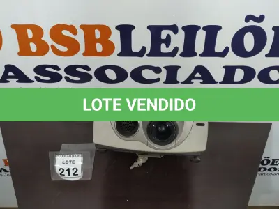 LOTE 212 - 01 PROJETOR VPL-VW10HT MARCA SONY. (NO ESTADO) ATENÇÃO! FAZER A VISITAÇÃO ANTES DE ARREMATAR, NÃO SABEMOS SE FUNCIONA. LEILÃO NÃO TEM GARANTIA E NEM DEVOLUÇÃO, SUJEITO A POSSÍVEIS AVARIAS VISÍVEIS/OCULTAS E/OU AUSÊNCIA DE COMPONENTES.