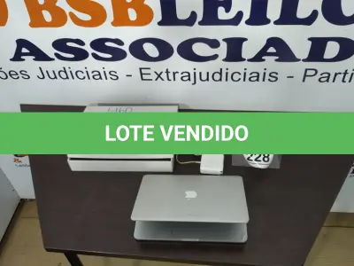 LOTE 228 - 01 MACBOOK PRO COM CARREGADOR. (NO ESTADO) ATENÇÃO! FAZER A VISITAÇÃO ANTES DE ARREMATAR, NÃO SABEMOS SE FUNCIONA. LEILÃO NÃO TEM GARANTIA E NEM DEVOLUÇÃO, SUJEITO A POSSÍVEIS AVARIAS VISÍVEIS/OCULTAS E/OU AUSÊNCIA DE COMPONENTES.