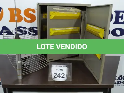 LOTE 242 - 01 QUADRO ELÉTRICO E 01 ANTENA VIA A RÁDIO.  (NO ESTADO) ATENÇÃO! FAZER A VISITAÇÃO ANTES DE ARREMATAR, NÃO SABEMOS SE FUNCIONA. LEILÃO NÃO TEM GARANTIA E NEM DEVOLUÇÃO, SUJEITO A POSSÍVEIS AVARIAS VISÍVEIS/OCULTAS E/OU AUSÊNCIA DE COMPONENTES.