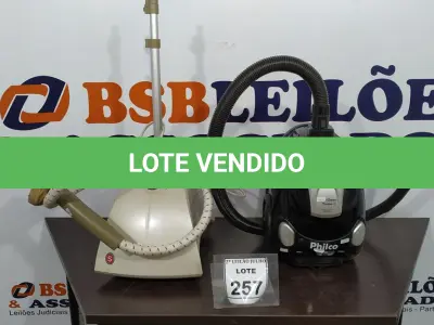 LOTE 257 - 01 ASPIRADOR DE PÓ MARCA PHILCO E 01 VAPORIZADOR DE ROUPAS. (NO ESTADO) ATENÇÃO! FAZER A VISITAÇÃO ANTES DE ARREMATAR, NÃO SABEMOS SE FUNCIONA, LEILÃO NÃO TEM GARANTIA E NEM DEVOLUÇÃO, SUJEITO A POSSÍVEIS AVARIAS VISÍVEIS/OCULTAS E/OU AUSÊNCIA DE COMPONENTES.