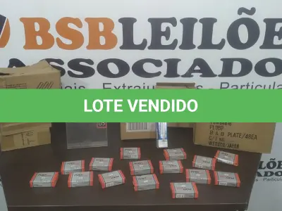 LOTE 065 - 01 LOTE COM GRANDE QUANTIDADE DE LÂMPADAS FLUORESCENTES 26W, PIRES DE LOUÇA E CLIPS DE PAPEL. (NO ESTADO) ATENÇÃO! FAZER A VISITAÇÃO ANTES DE ARREMATAR, NÃO SABEMOS SE FUNCIONA. LEILÃO NÃO TEM GARANTIA E NEM DEVOLUÇÃO, SUJEITO A POSSÍVEIS AVARIAS VISÍVEIS/OCULTAS E/OU AUSÊNCIA DE COMPONENTES.