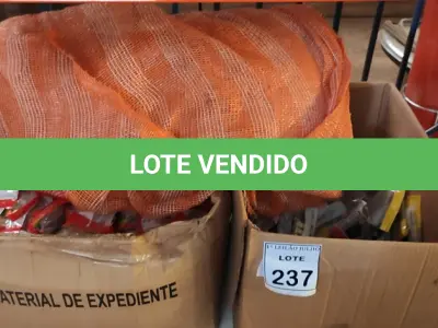LOTE 237 - 01 LOTE COM GRANDE QUANTIDADE DE DIVISORES DE SINAL, INTERRUPTORES E 01 TELA DE PROTEÇÃO PARA OBRAS. (NO ESTADO) ATENÇÃO! FAZER A VISITAÇÃO ANTES DE ARREMATAR, NÃO SABEMOS SE FUNCIONA. LEILÃO NÃO TEM GARANTIA E NEM DEVOLUÇÃO, SUJEITO A POSSÍVEIS AVARIAS VISÍVEIS/OCULTAS E/OU AUSÊNCIA DE COMPONENTES.