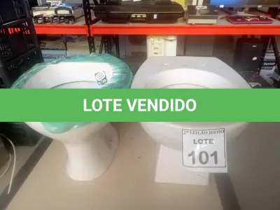LOTE 101 - 02 VASOS SANITÁRIOS. (NO ESTADO) ATENÇÃO! FAZER A VISITAÇÃO ANTES DE ARREMATAR, NÃO SABEMOS SE FUNCIONA. LEILÃO NÃO TEM GARANTIA E NEM DEVOLUÇÃO, SUJEITO A POSSÍVEIS AVARIAS VISÍVEIS/OCULTAS E/OU AUSÊNCIA DE COMPONENTES.