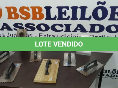 LOTE 016 - 06 DESEMPENADEIRAS DE AÇO DENTADA E 01 DESEMPENADEIRA DE MADEIRA. (NO ESTADO) ATENÇÃO! FAZER A VISITAÇÃO ANTES DE ARREMATAR, NÃO SABEMOS SE FUNCIONA. LEILÃO NÃO TEM GARANTIA E NEM DEVOLUÇÃO, SUJEITO A POSSÍVEIS AVARIAS VISÍVEIS/OCULTAS E/OU AUSÊNCIA DE COMPONENTES.