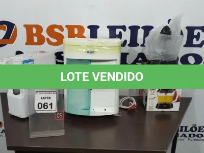 LOTE 061 - 02 PURIFICADORES DE ÁGUA E 01 ESPREMEDOR DE FRUTAS MARCA BRITÂNIA. (NO ESTADO) ATENÇÃO! FAZER A VISITAÇÃO ANTES DE ARREMATAR, NÃO SABEMOS SE FUNCIONA. LEILÃO NÃO TEM GARANTIA E NEM DEVOLUÇÃO, SUJEITO A POSSÍVEIS AVARIAS VISÍVEIS/OCULTAS E/OU AUSÊNCIA DE COMPONENTES.