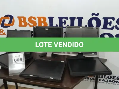 LOTE 006 - 06 MONITORES LCD DE MARCAS E MODELOS DIVERSOS. (NO ESTADO) ATENÇÃO! FAZER A VISITAÇÃO ANTES DE ARREMATAR, NÃO SABEMOS SE FUNCIONA. LEILÃO NÃO TEM GARANTIA E NEM DEVOLUÇÃO, SUJEITO A POSSÍVEIS AVARIAS VISÍVEIS/OCULTAS E/OU AUSÊNCIA DE COMPONENTES.