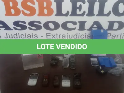 LOTE 134 - 06 APARELHOS CELULARES DE TECLAS MARCAS E MODELOS DIVERSOS. (NO ESTADO) ATENÇÃO! FAZER A VISITAÇÃO ANTES DE ARREMATAR, NÃO SABEMOS SE FUNCIONA. LEILÃO NÃO TEM GARANTIA E NEM DEVOLUÇÃO, SUJEITO A POSSÍVEIS AVARIAS VISÍVEIS/OCULTAS E/OU AUSÊNCIA DE COMPONENTES.
