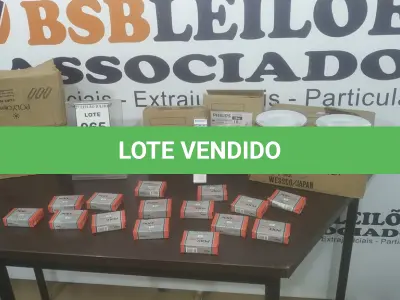 LOTE 065 - 01 LOTE COM GRANDE QUANTIDADE DE LÂMPADAS FLUORESCENTES 26W, PIRES DE LOUÇA E CLIPS DE PAPEL. (NO ESTADO) ATENÇÃO! FAZER A VISITAÇÃO ANTES DE ARREMATAR, NÃO SABEMOS SE FUNCIONA. LEILÃO NÃO TEM GARANTIA E NEM DEVOLUÇÃO, SUJEITO A POSSÍVEIS AVARIAS VISÍVEIS/OCULTAS E/OU AUSÊNCIA DE COMPONENTES.