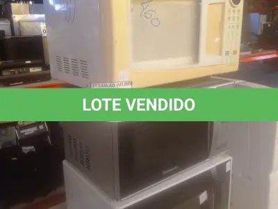 LOTE 107 - 03 MICRO-ONDAS DE MARCAS E MODELOS DIVERSOS. (NO ESTADO) ATENÇÃO! FAZER A VISITAÇÃO ANTES DE ARREMATAR, NÃO SABEMOS SE FUNCIONA. LEILÃO NÃO TEM GARANTIA E NEM DEVOLUÇÃO, SUJEITO A POSSÍVEIS AVARIAS VISÍVEIS/OCULTAS E/OU AUSÊNCIA DE COMPONENTES.