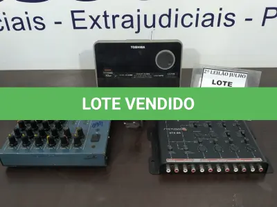 LOTE 226 - 01 MESA DE SOM MARCA STANER, 01 CROSSOVER STETSOM STX84 E 01 RADIO RELÓGIO DIGITAL MARCA TOSHIBA. (NO ESTADO) ATENÇÃO! FAZER A VISITAÇÃO ANTES DE ARREMATAR, NÃO SABEMOS SE FUNCIONA. LEILÃO NÃO TEM GARANTIA E NEM DEVOLUÇÃO, SUJEITO A POSSÍVEIS AVARIAS VISÍVEIS/OCULTAS E/OU AUSÊNCIA DE COMPONENTES.