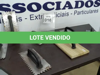 LOTE 016 - 06 DESEMPENADEIRAS DE AÇO DENTADA E 01 DESEMPENADEIRA DE MADEIRA. (NO ESTADO) ATENÇÃO! FAZER A VISITAÇÃO ANTES DE ARREMATAR, NÃO SABEMOS SE FUNCIONA. LEILÃO NÃO TEM GARANTIA E NEM DEVOLUÇÃO, SUJEITO A POSSÍVEIS AVARIAS VISÍVEIS/OCULTAS E/OU AUSÊNCIA DE COMPONENTES.
