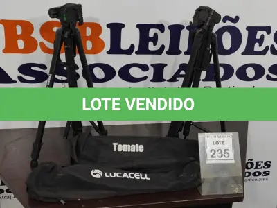 LOTE 235 - 02 TRIPÉS PARA CÂMERA FOTOGRÁFICA MARCA TOMATE. (NO ESTADO) ATENÇÃO! FAZER A VISITAÇÃO ANTES DE ARREMATAR, NÃO SABEMOS SE FUNCIONA. LEILÃO NÃO TEM GARANTIA E NEM DEVOLUÇÃO, SUJEITO A POSSÍVEIS AVARIAS VISÍVEIS/OCULTAS E/OU AUSÊNCIA DE COMPONENTES.