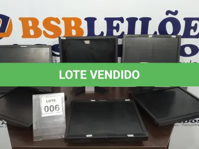 LOTE 006 - 06 MONITORES LCD DE MARCAS E MODELOS DIVERSOS. (NO ESTADO) ATENÇÃO! FAZER A VISITAÇÃO ANTES DE ARREMATAR, NÃO SABEMOS SE FUNCIONA. LEILÃO NÃO TEM GARANTIA E NEM DEVOLUÇÃO, SUJEITO A POSSÍVEIS AVARIAS VISÍVEIS/OCULTAS E/OU AUSÊNCIA DE COMPONENTES.
