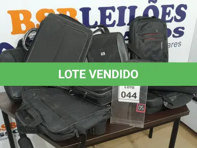 LOTE 044 - 10 CASES PARA NOTEBOOK. (NO ESTADO) ATENÇÃO! FAZER A VISITAÇÃO ANTES DE ARREMATAR, NÃO SABEMOS SE FUNCIONA. LEILÃO NÃO TEM GARANTIA E NEM DEVOLUÇÃO, SUJEITO A POSSÍVEIS AVARIAS VISÍVEIS/OCULTAS E/OU AUSÊNCIA DE COMPONENTES.