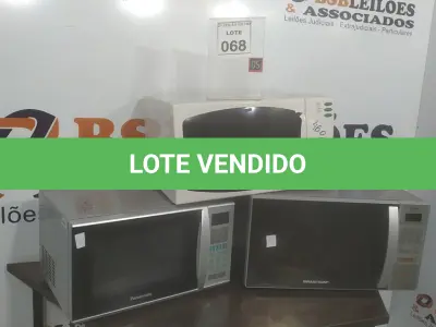 LOTE 068 - 03 MICRO-ONDAS DE MARCAS E MODELOS DIVERSOS. (NO ESTADO) ATENÇÃO! FAZER A VISITAÇÃO ANTES DE ARREMATAR, NÃO SABEMOS SE FUNCIONA. LEILÃO NÃO TEM GARANTIA E NEM DEVOLUÇÃO, SUJEITO A POSSÍVEIS AVARIAS VISÍVEIS/OCULTAS E/OU AUSÊNCIA DE COMPONENTES.