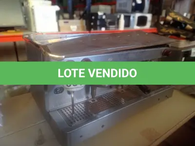 LOTE 097 - 01 MÁQUINA DE CAFÉ EXPRESSO. (NO ESTADO) ATENÇÃO! FAZER A VISITAÇÃO ANTES DE ARREMATAR, NÃO SABEMOS SE FUNCIONA. LEILÃO NÃO TEM GARANTIA E NEM DEVOLUÇÃO, SUJEITO A POSSÍVEIS AVARIAS VISÍVEIS/OCULTAS E/OU AUSÊNCIA DE COMPONENTES.
