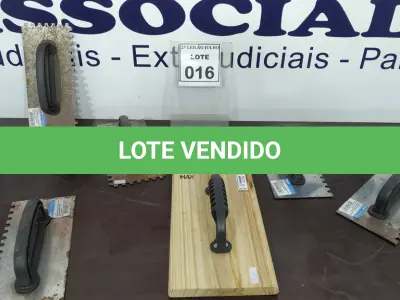 LOTE 016 - 06 DESEMPENADEIRAS DE AÇO DENTADA E 01 DESEMPENADEIRA DE MADEIRA. (NO ESTADO) ATENÇÃO! FAZER A VISITAÇÃO ANTES DE ARREMATAR, NÃO SABEMOS SE FUNCIONA. LEILÃO NÃO TEM GARANTIA E NEM DEVOLUÇÃO, SUJEITO A POSSÍVEIS AVARIAS VISÍVEIS/OCULTAS E/OU AUSÊNCIA DE COMPONENTES.