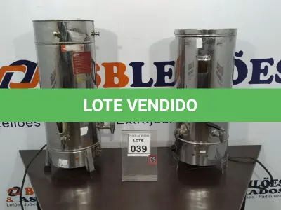 LOTE 039 - 02 CAFETEIRAS ELÉTRICAS EM INOX. (NO ESTADO) ATENÇÃO! FAZER A VISITAÇÃO ANTES DE ARREMATAR, NÃO SABEMOS SE FUNCIONA. LEILÃO NÃO TEM GARANTIA E NEM DEVOLUÇÃO, SUJEITO A POSSÍVEIS AVARIAS VISÍVEIS/OCULTAS E/OU AUSÊNCIA DE COMPONENTES.
