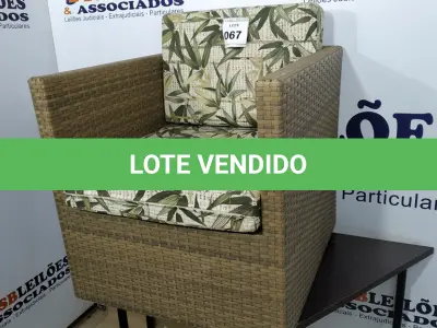 LOTE 067 - 01 POLTRONA DE JARDIM. (NO ESTADO EM QUE SE ENCONTRA. SUJEITO A AVARIAS OCULTAS/VISÍVEIS.)  BH1517E