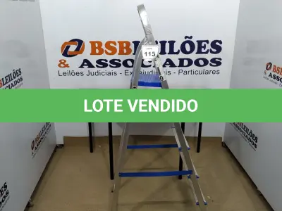 LOTE 115 - 01 ESCADA. (NO ESTADO EM QUE SE ENCONTRA. SUJEITO A AVARIAS OCULTAS/VISÍVEIS.)