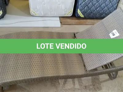 LOTE 128 - 01 ESPREGUIÇADEIRA. (NO ESTADO EM QUE SE ENCONTRA. SUJEITO A AVARIAS OCULTAS/VISÍVEIS.)  BH1521P