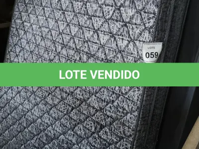 LOTE 059 - 01 COLCHÃO DE CASAL COM BASE. (NO ESTADO EM QUE SE ENCONTRA. SUJEITO A AVARIAS OCULTAS/VISÍVEIS.) AU1901H