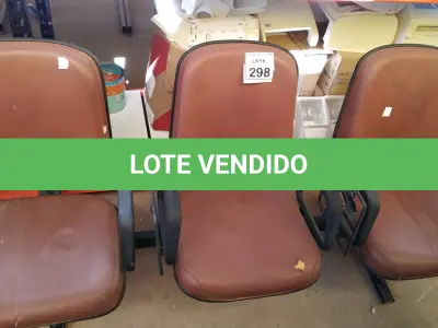 LOTE 298 - 01 LONGARINA COM 03 LUGARES. (NO ESTADO) ATENÇÃO! FAZER A VISITAÇÃO ANTES DE ARREMATAR, NÃO SABEMOS SE FUNCIONA. LEILÃO NÃO TEM GARANTIA E NEM DEVOLUÇÃO, SUJEITO A POSSÍVEIS AVARIAS VISÍVEIS/OCULTAS E/OU AUSÊNCIA DE COMPONENTES.