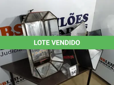 LOTE 340 - 02 LUMINÁRIAS DE STUDIO.(NO ESTADO) ATENÇÃO! FAZER A VISITAÇÃO ANTES DE ARREMATAR, NÃO SABEMOS SE FUNCIONA. LEILÃO NÃO TEM GARANTIA E NEM DEVOLUÇÃO, SUJEITO A POSSÍVEIS AVARIAS VISÍVEIS/OCULTAS E/OU AUSÊNCIA DE COMPONENTES.