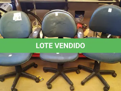 LOTE 300 - 03 CADEIRAS GIRATÓRIAS COM RODINHAS. (NO ESTADO) ATENÇÃO! FAZER A VISITAÇÃO ANTES DE ARREMATAR, NÃO SABEMOS SE FUNCIONA. LEILÃO NÃO TEM GARANTIA E NEM DEVOLUÇÃO, SUJEITO A POSSÍVEIS AVARIAS VISÍVEIS/OCULTAS E/OU AUSÊNCIA DE COMPONENTES.