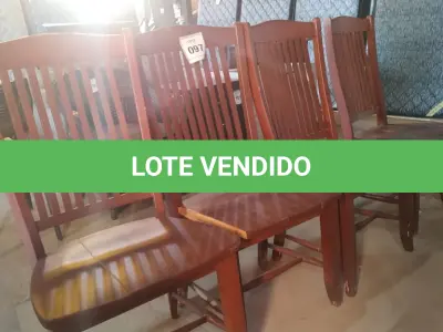 LOTE 097 - 04 CADEIRAS DE COZINHA. (NO ESTADO EM QUE SE ENCONTRA. SUJEITO A AVARIAS OCULTAS/VISÍVEIS.) AU2307K, AU2307G, U2307H, AU2307J