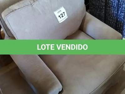 LOTE 127 - 01 POLTRONA. (NO ESTADO EM QUE SE ENCONTRA. SUJEITO A AVARIAS OCULTAS/VISÍVEIS.) AV9583M