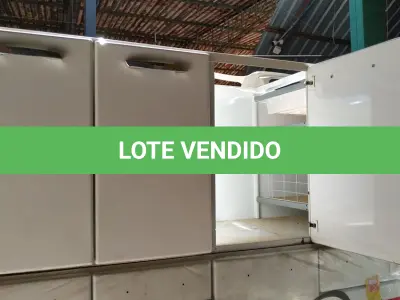 LOTE 304 - 01 ARMÁRIO PEQUENO DE COZINHA COM 03 PORTAS E 03 GAVETAS. (NO ESTADO) ATENÇÃO! FAZER A VISITAÇÃO ANTES DE ARREMATAR, NÃO SABEMOS SE FUNCIONA. LEILÃO NÃO TEM GARANTIA E NEM DEVOLUÇÃO, SUJEITO A POSSÍVEIS AVARIAS VISÍVEIS/OCULTAS E/OU AUSÊNCIA DE COMPONENTES.