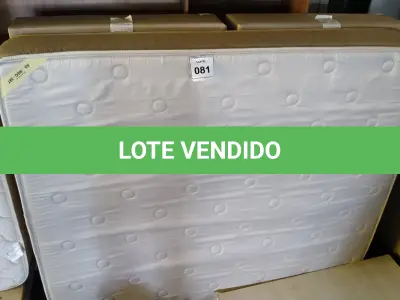 LOTE 081 - 01 COLCHÃO DE CASAL COM BASE. (NO ESTADO EM QUE SE ENCONTRA. SUJEITO A AVARIAS OCULTAS/VISÍVEIS.) BJ6903C
