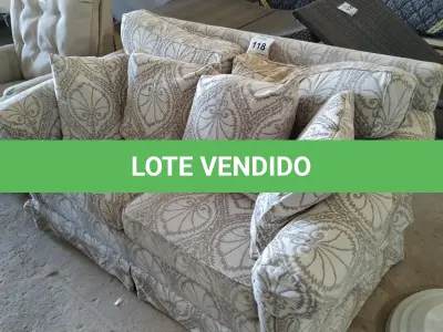 LOTE 118 - 01 SOFÁ 02 LUGARES. (NO ESTADO EM QUE SE ENCONTRA. SUJEITO A AVARIAS OCULTAS/VISÍVEIS.) AU2118D