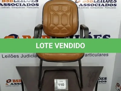 LOTE 110 - 01 CADEIRA DE ESCRITÓRIO. (NO ESTADO EM QUE SE ENCONTRA. SUJEITO A AVARIAS OCULTAS/VISÍVEIS.) BF8629K