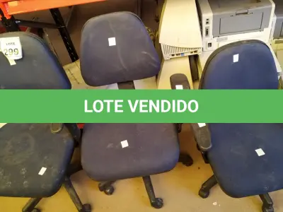 LOTE 299 - 03 CADEIRAS GIRATÓRIAS COM RODINHAS. (NO ESTADO) ATENÇÃO! FAZER A VISITAÇÃO ANTES DE ARREMATAR, NÃO SABEMOS SE FUNCIONA. LEILÃO NÃO TEM GARANTIA E NEM DEVOLUÇÃO, SUJEITO A POSSÍVEIS AVARIAS VISÍVEIS/OCULTAS E/OU AUSÊNCIA DE COMPONENTES.
