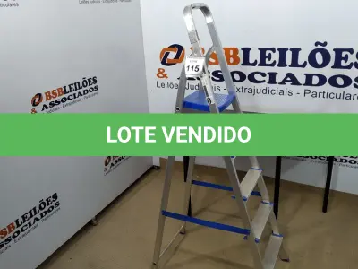 LOTE 115 - 01 ESCADA. (NO ESTADO EM QUE SE ENCONTRA. SUJEITO A AVARIAS OCULTAS/VISÍVEIS.)